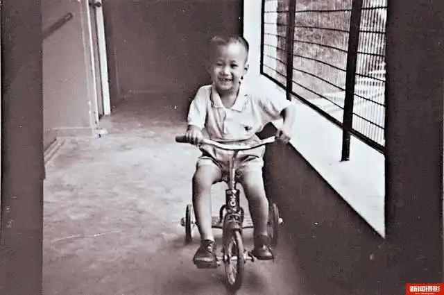 黄家驹儿时宝贵照片曝光歌迷二十四载家驹犹在