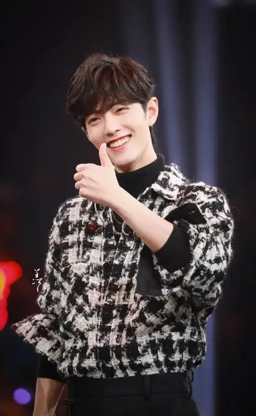 肖战#下面有请肖战给大家表演个赞赞比赞9199