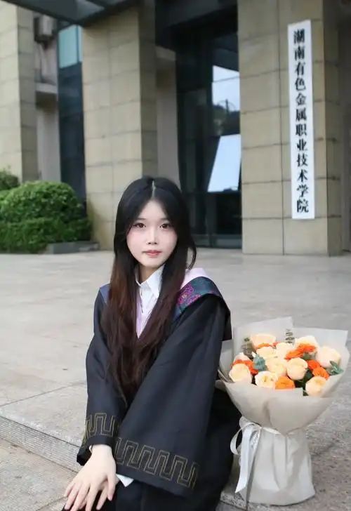 未完待续#毕业95 #女大学生 #学士服 #毕业季 #校园生 - 抖音