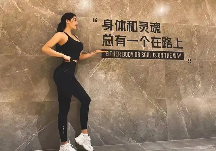 95后健身美女刘太阳,身高178公分,这身材你羡慕吗_比赛_健美_女生