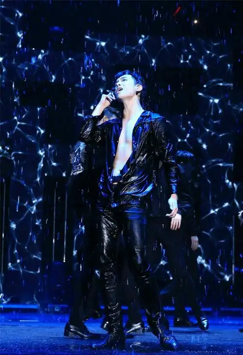 张艺兴湿身诱惑