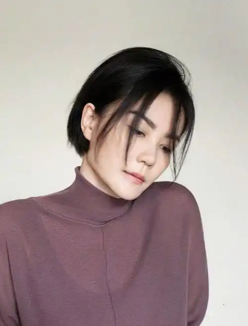 51岁的王菲曝光一组近照优雅时尚又有气场