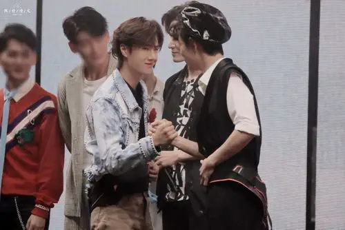 肖战 王一博 cr@限时烟火 | 0805·1005 (11/2-11/3) 陈情令南京演唱