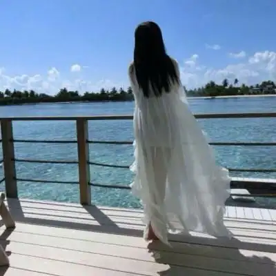 辞桉背影女头/正面太伤感,背面很_女生头像_我要个性网