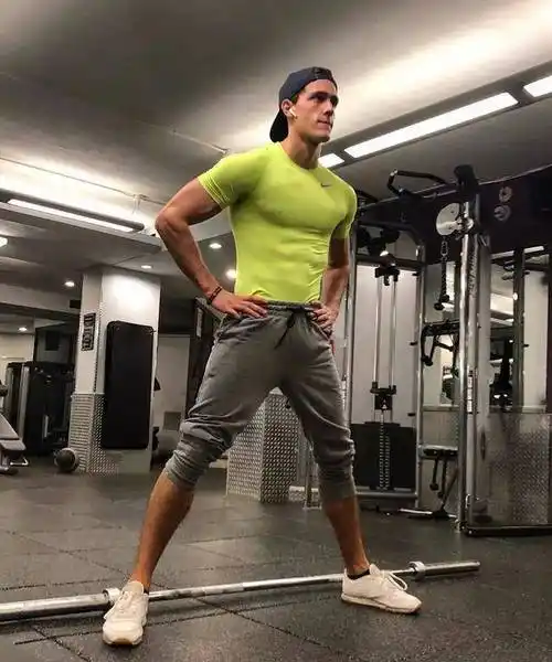 原创西班牙男模入选时尚榜单这样身材好的型男谁不爱呢