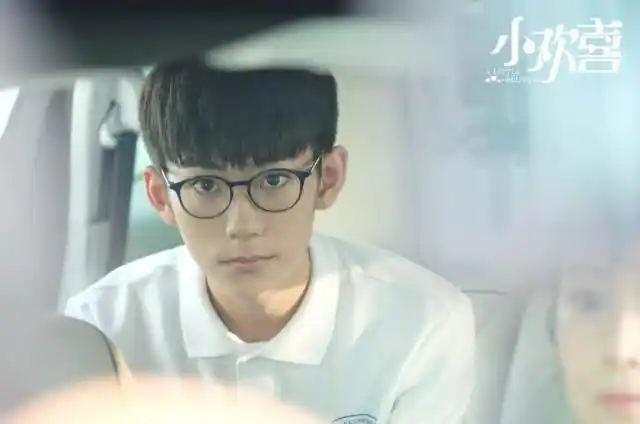 《小欢喜》林磊儿借酒撒欢!人在屋檐下,这孩子承受太多压力苦闷