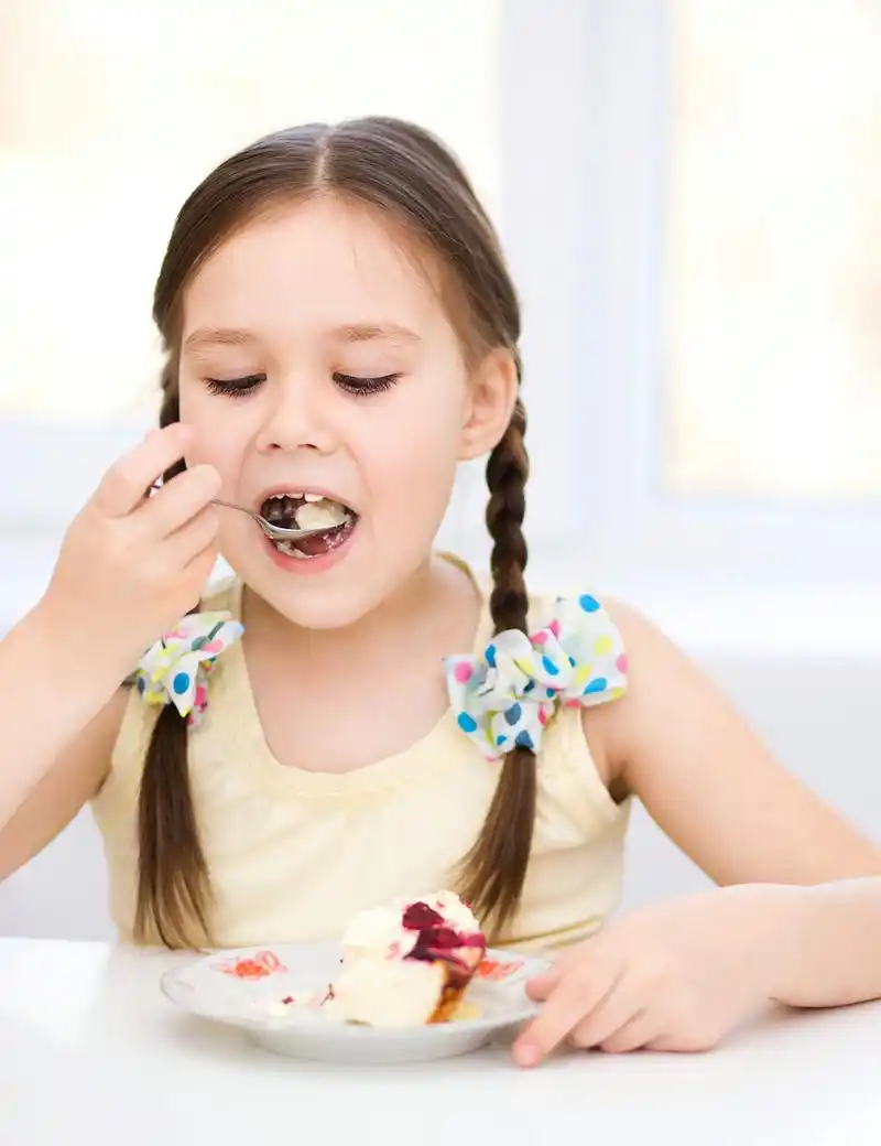 训练进食沫状食物  宝宝在7-9个月的时候,正处于咀嚼训练的关键时期