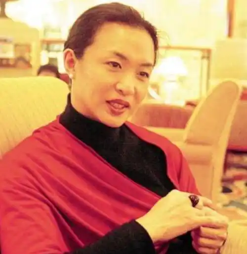 金星对艺术的追求是我们无法想象的,变身手术时因为护手的疏忽,导致金