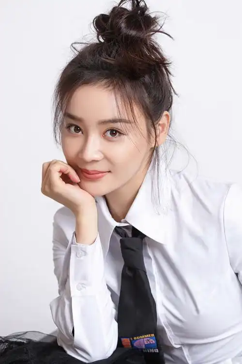 曾因长相漂亮,被老师力劝做演员,如今却因长相完美而过气!