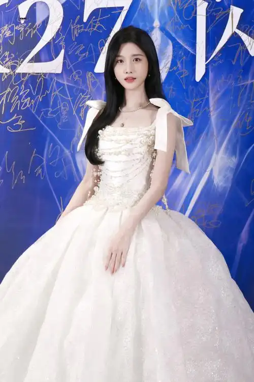 陈意涵光与影##陈意涵高贵白色公主裙