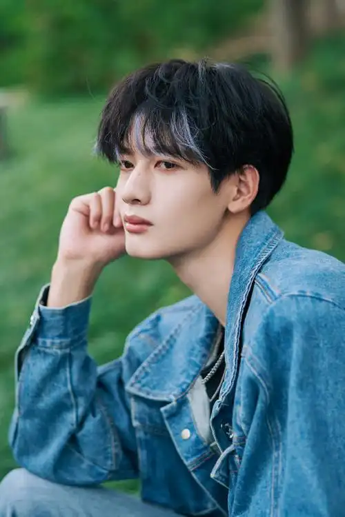 甘望星超话78#甘望星qq名人赛#个性挑染展现多面