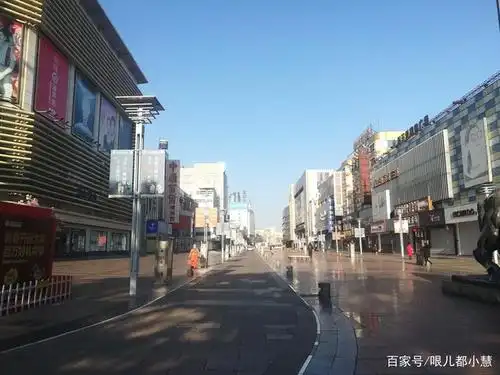 肺炎疫情下的塘沽解放路金街:全民战疫,定能胜利!