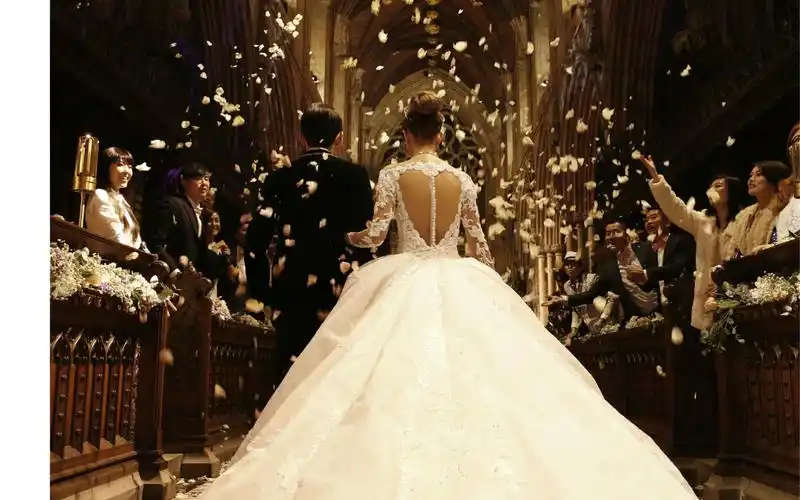 台媒报道周杰伦昆凌婚礼牧师证婚花絮