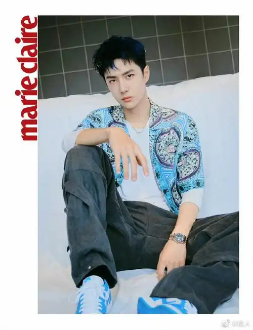 王一博嘉人周年刊