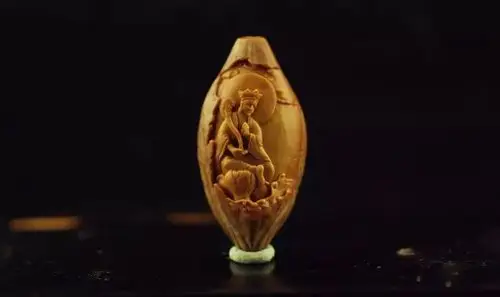 他用微雕创造了一个不可思议的世界