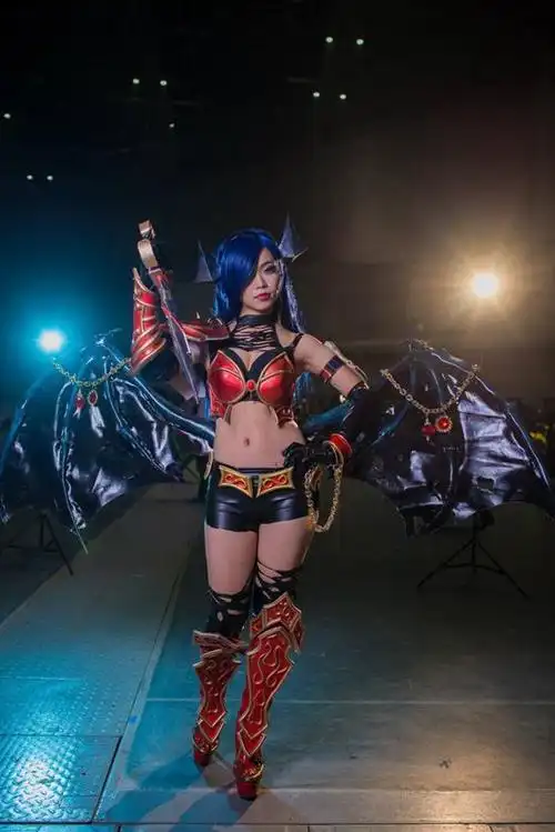 dota2玩家cos痛苦女王 丰韵与美丽并存