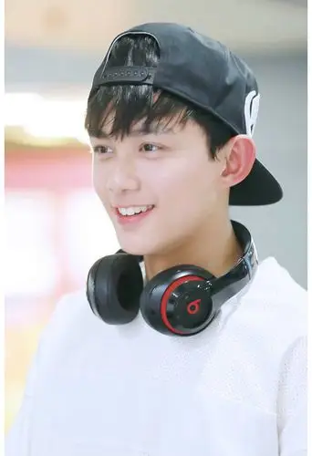 没长残童星:俞承浩土狗样变花美男 韩版黄多多被疑整容