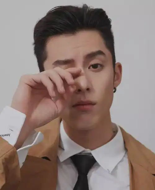 风吹半夏里童骁骑的扮演者欧豪野生痞气发挥到了极致