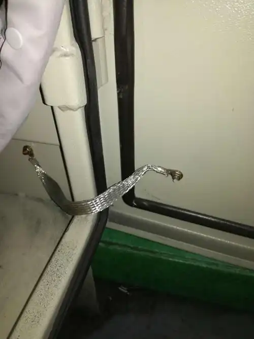 4,1,2#高混机连接电柜门接地是锌