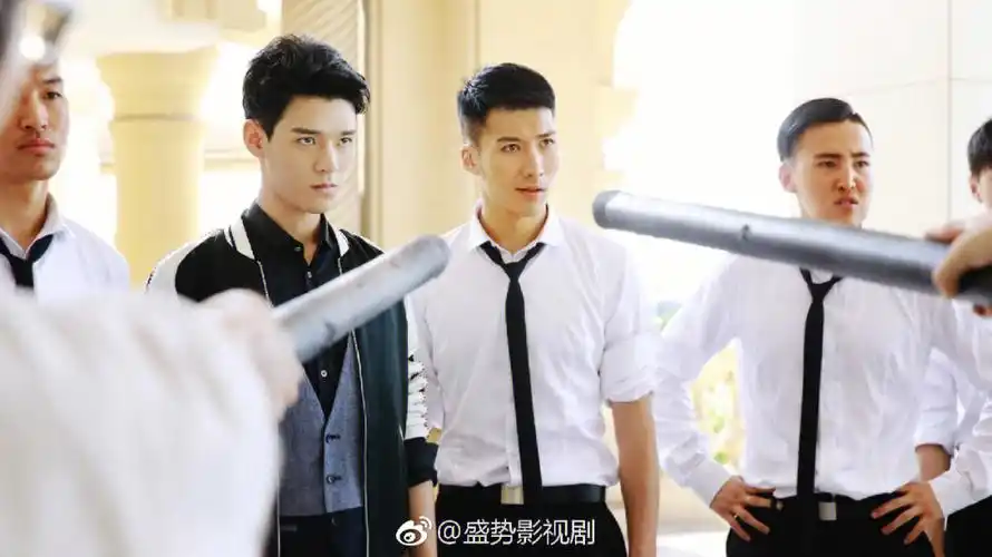 龚俊在写真【1129】中对《盛势》拍摄的感悟:——为了能更贴近夏耀