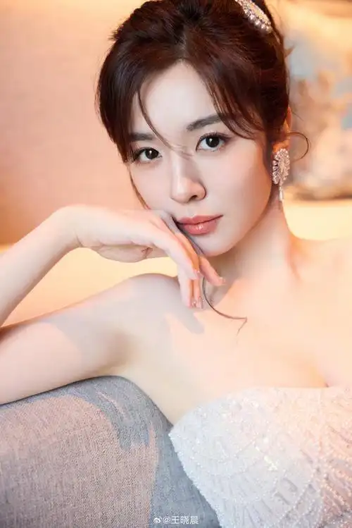 王晓晨 白皙细腻,丝般顺滑