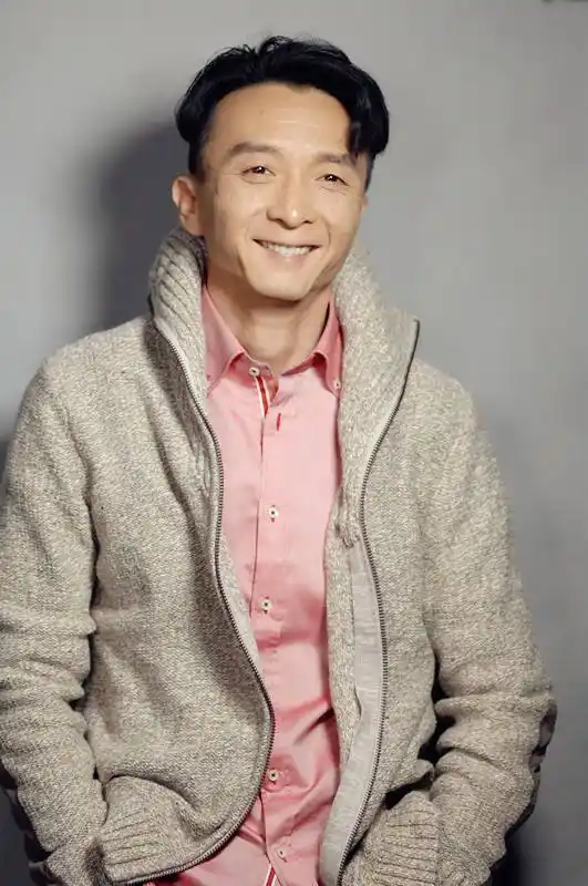 近日,由刘佩琦,张嘉译,姚晨,刘波等实力演员主演《百年荣宝斋》在北京