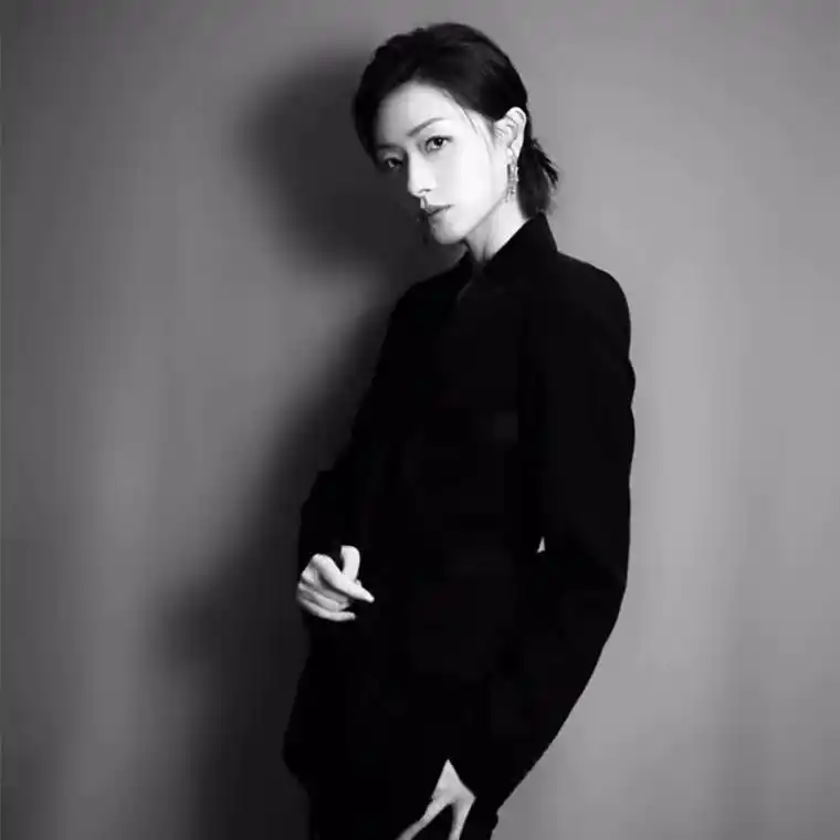 酷姐来了 #万茜 #人潮汹涌感谢遇见你 #小众头像 #壁纸 - 抖音