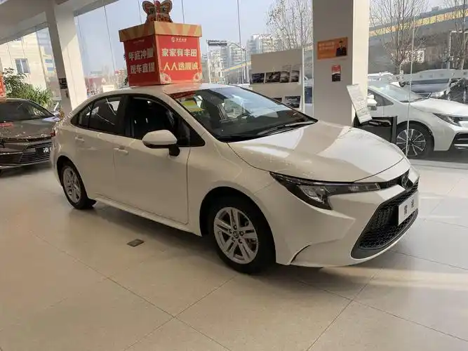 丰田雷凌到店实拍:外观运动,动力选择丰富,家用车务实之选