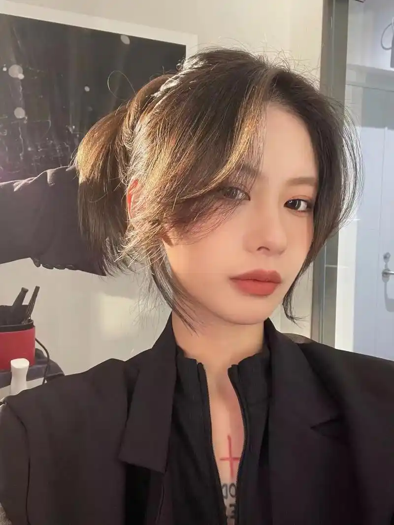 适合所有脸型女生减龄修饰脸型的八字刘海