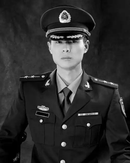 组图:军中绿叶灿如花 那些帅气逼人的军营硬汉【21】