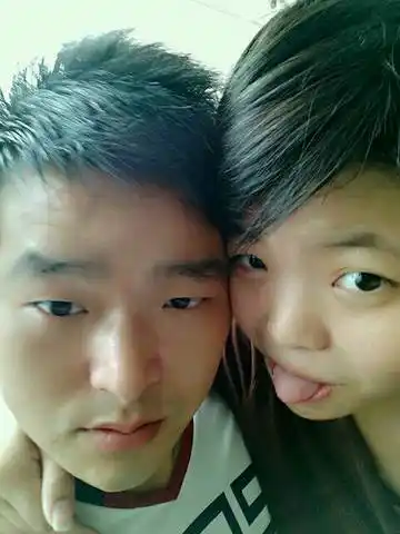 我20岁,我老公24岁,会疼人,体贴