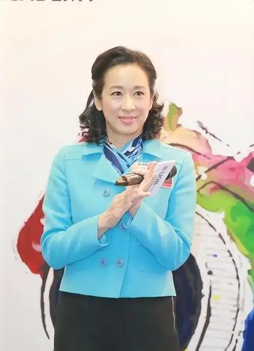 朱玲玲:一家三姐妹,姐姐比她更美,老公一个比一个有钱!