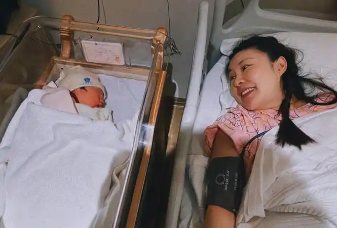 奇葩说选手大王官宣生女自曝蛮痛的好友杨紫毛不易送祝福