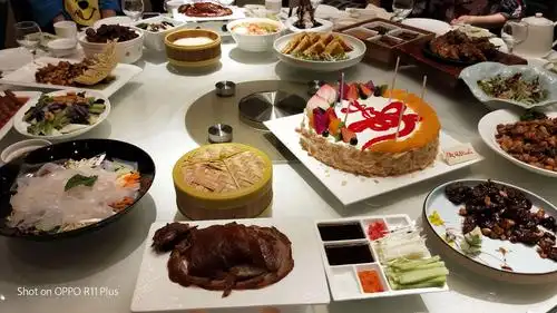 二女儿为我准备了丰盛的生日晚宴.