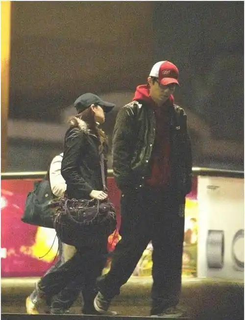 两人这么多年的爱情,最后却因聚少离多败给了黄维德的"牵手门"!