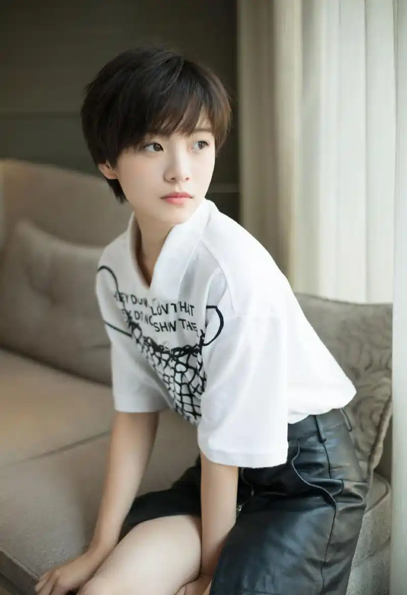 李庚希甜美性感活动照图片34