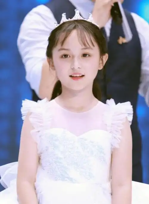 两岁出道收入百万,因太漂亮被禁止整容,现今的刘楚恬咋样了?