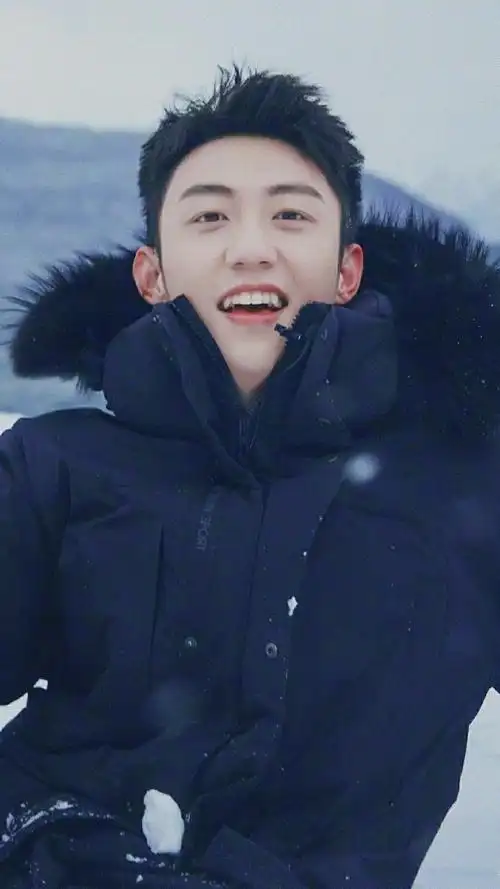 有没有那种奶乎乎的黄景瑜的无水印壁纸? - 知乎