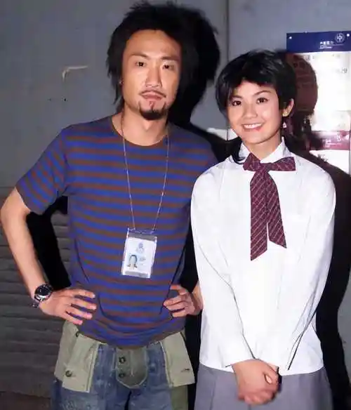 郑中基开演唱会与13岁女儿合唱,网友:原来与阿sa离婚这么久