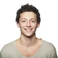 男生笑得很开心头像【点击鼠标右键下载】