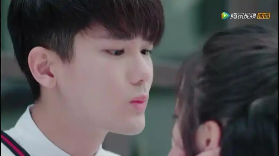 国民老公甜腻加虐心就算了,剧情还要山路十八弯,果真是骨骼新奇的偶像