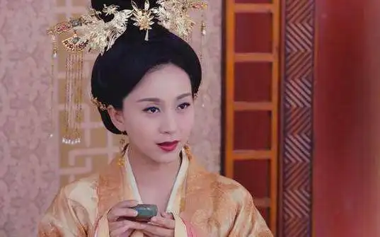 朱元璋对着一位喂猪女子傻笑,马皇后知道后,马上把此女请进了宫