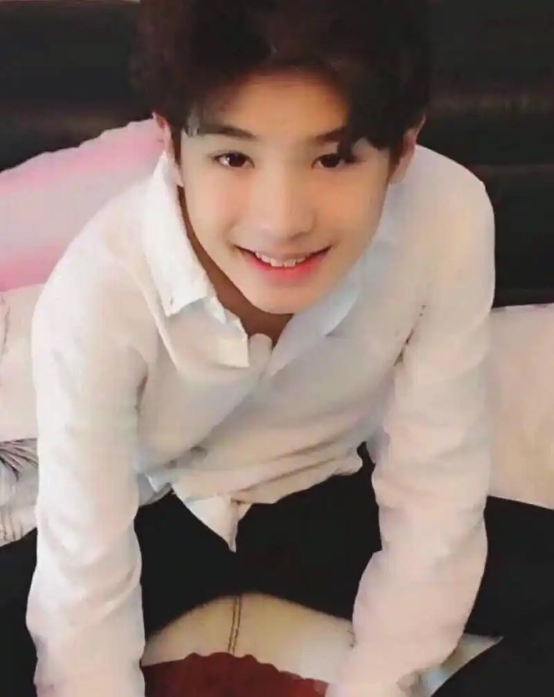 justin黄明昊从小到大的照片,你们觉得有变化吗?