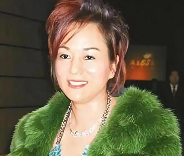 回顾61岁叶倩文:靠美貌征服了3个男人,如今再陷婚姻危机?