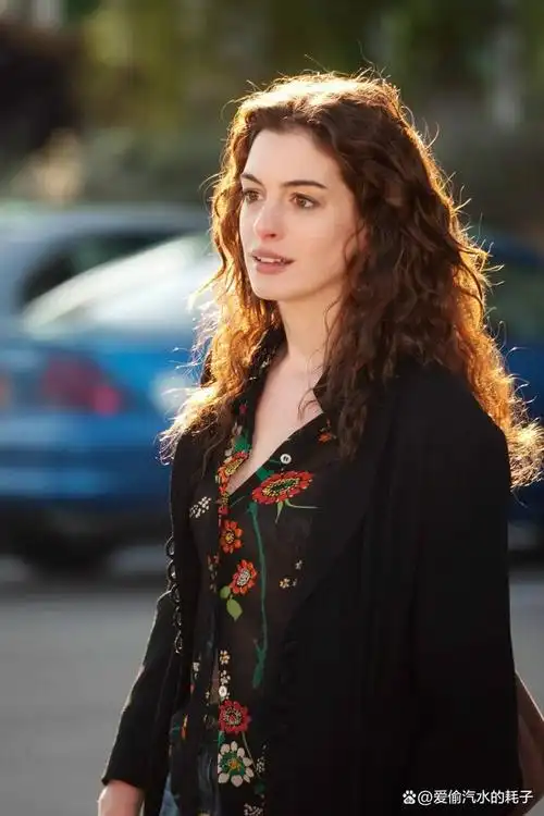 "大嘴"安妮·海瑟薇,曾被评为好莱坞10位最时尚的明星之一