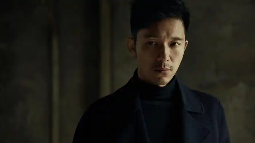 羿坤英伦绅士黑白写真曝光高冷忧郁气质迷人展熟男魅力