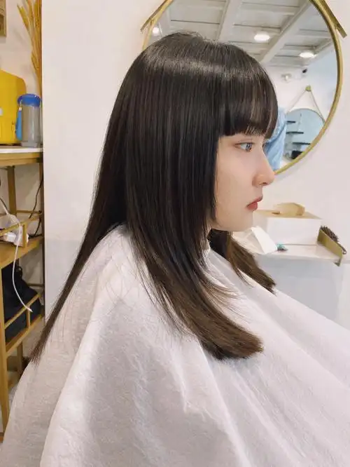 谁剪谁爱的一款断层中长发