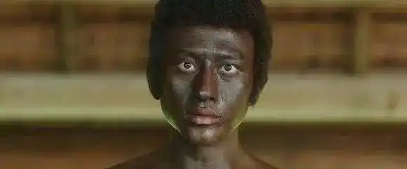 夏天就该玩水,而且是不晒黑的那种哦