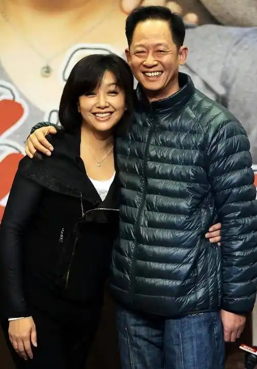 "荧幕情侣"江珊同框王志文,一个优雅美丽,一个稳重有男人味_经典_身材