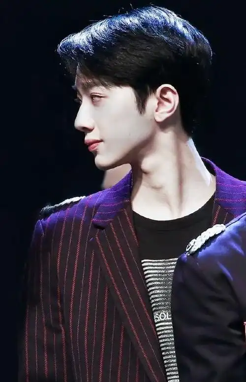 200123赖冠霖今日份那年今日分享来袭舞台上气场全开的小赖